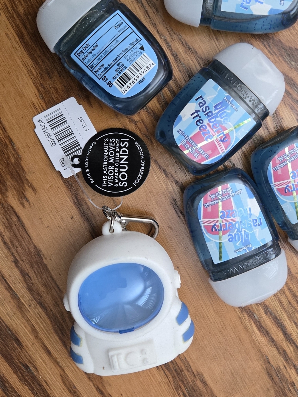 🚀🛰🎶🛸🤲NWT‼️Bath & Body Works Noise-making Astronaut Holder with Sanitizers - Picture 6 of 13